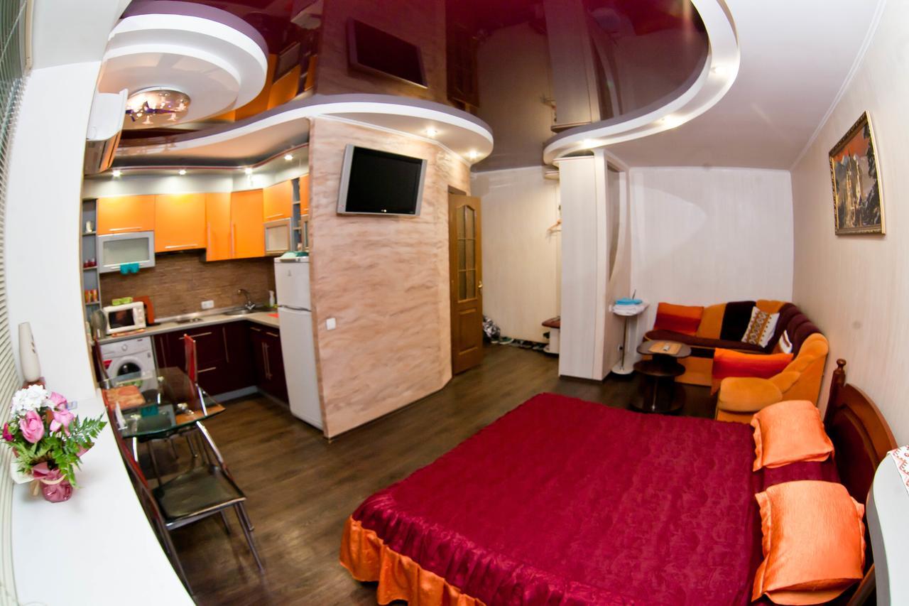 Затишна Квартирка Aparthotel เครเมนชุก ภายนอก รูปภาพ