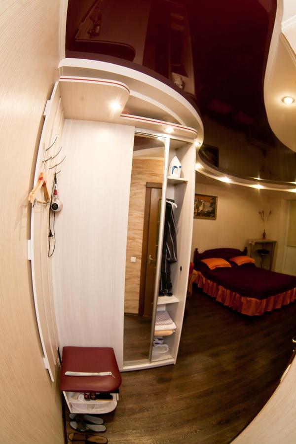 Затишна Квартирка Aparthotel เครเมนชุก ภายนอก รูปภาพ