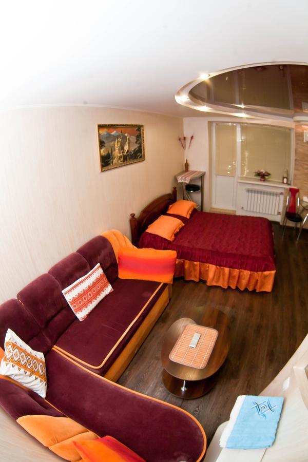 Затишна Квартирка Aparthotel เครเมนชุก ภายนอก รูปภาพ